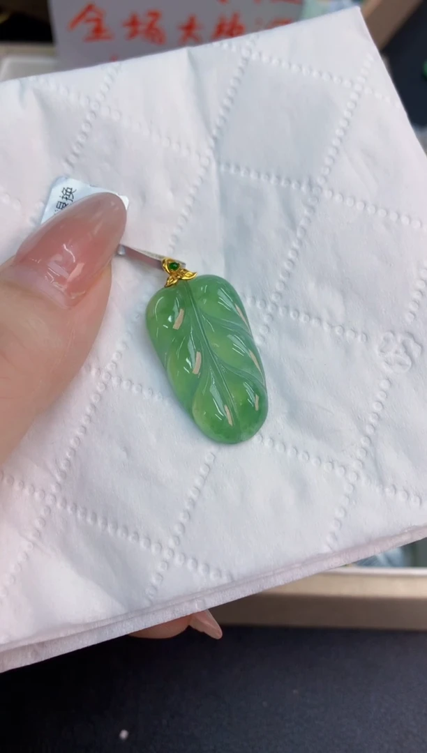 翡翠未镶嵌吊坠(不含链)1