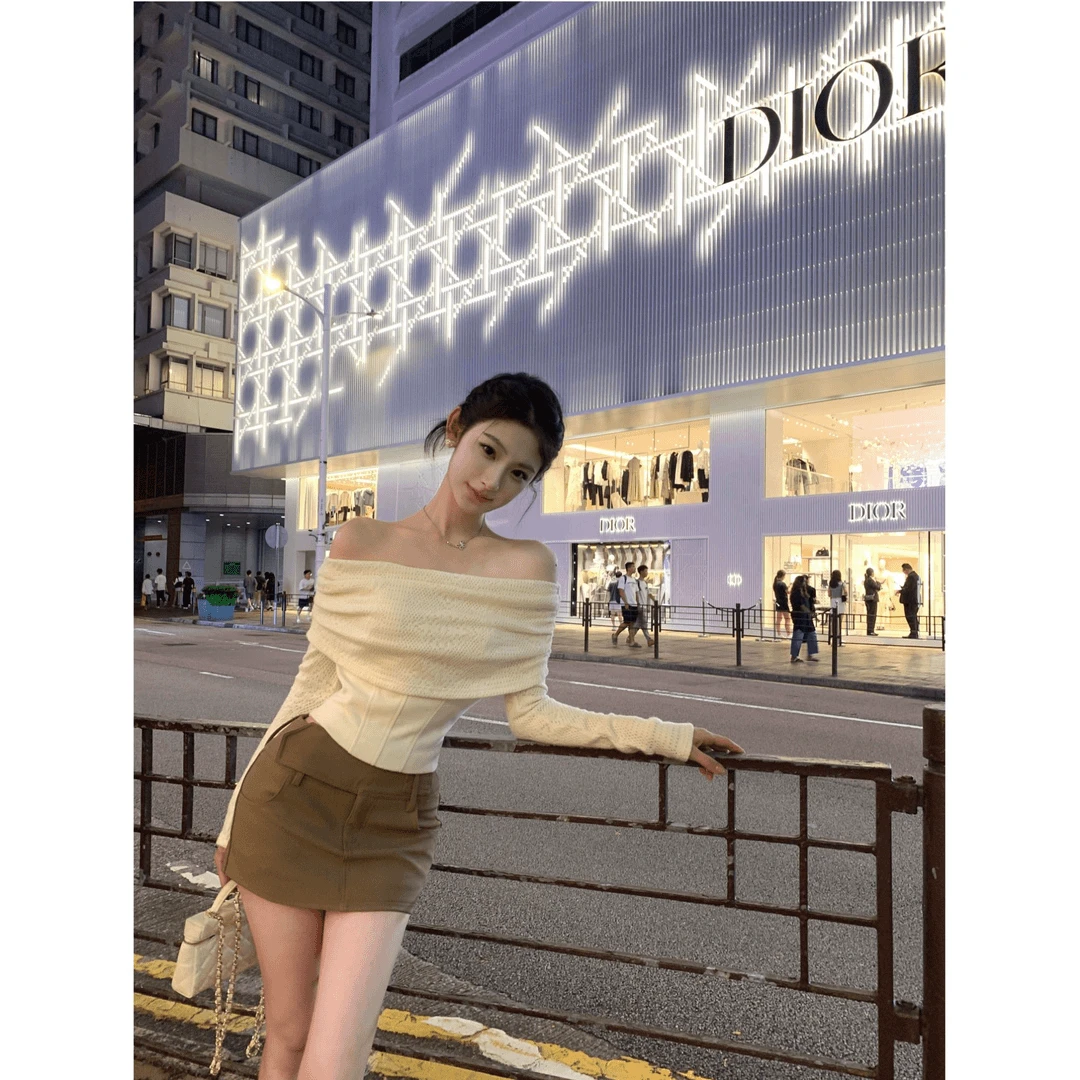 纯欲气质露肩一字肩白色修身针织衫上衣女2025高级感显瘦包臀短裤