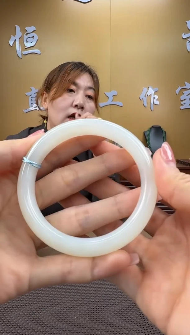 颈饰未镶嵌和田玉手镯60