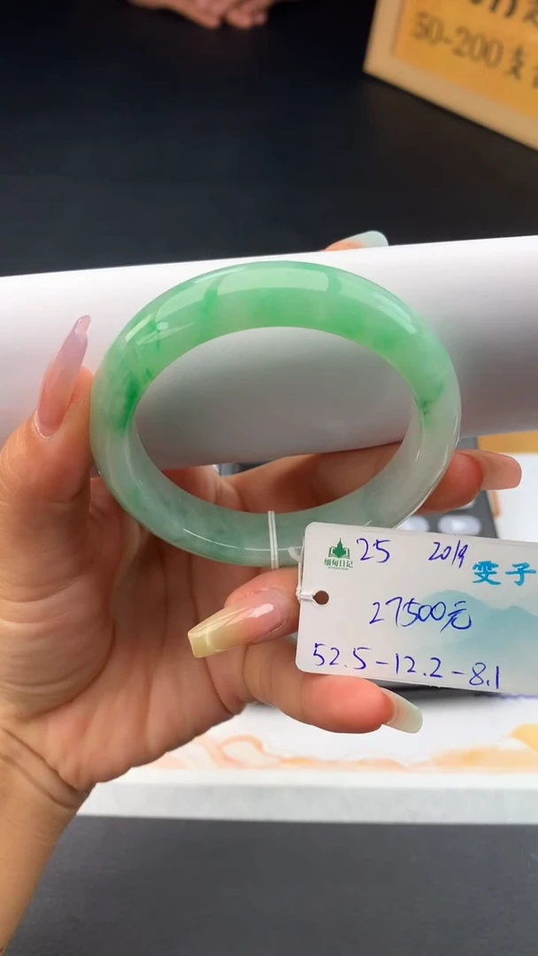 未镶嵌手镯翡翠自带#送人#，联系客服核对地址~
