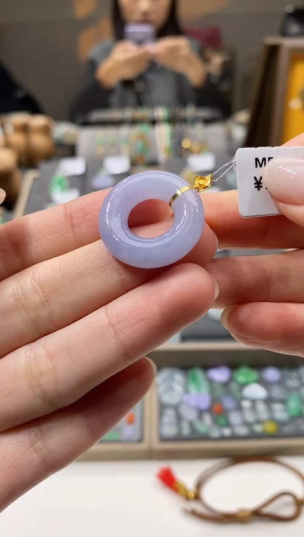 颈饰18K金镶嵌翡翠甜甜圈