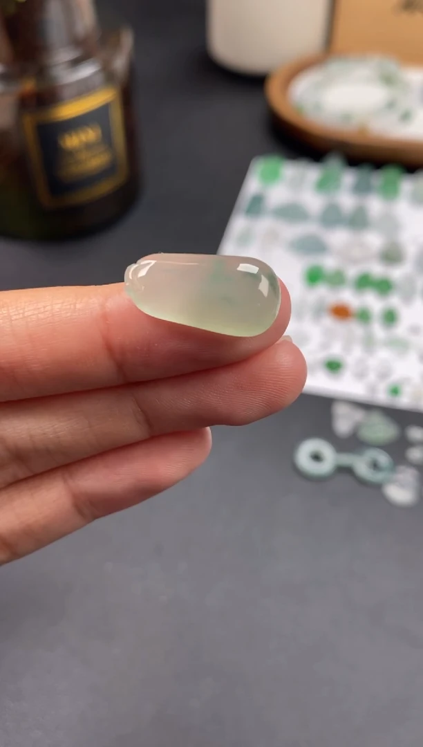 翡翠未镶嵌颈饰翡翠冰种福瓜