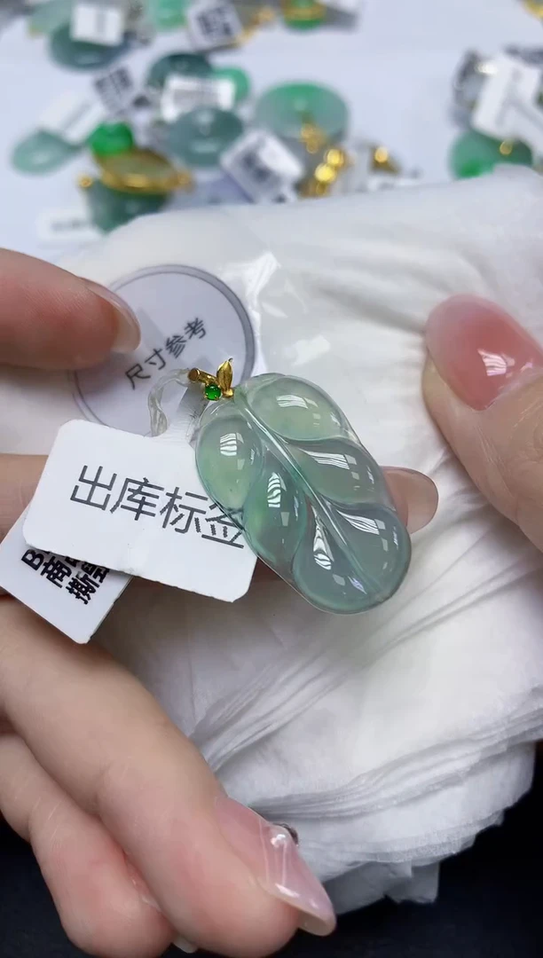 颈饰18K金镶嵌翡翠天然缅甸翡翠A货多样性发一件