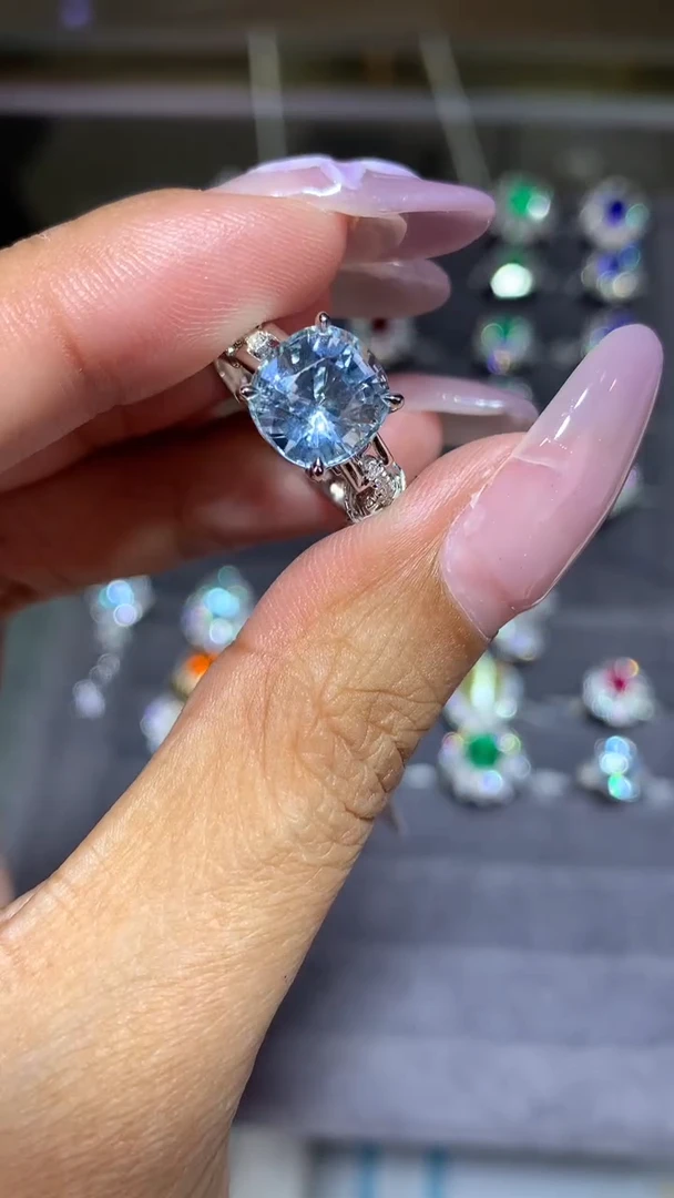 18K金镶嵌戒圈海蓝宝石2.85CT