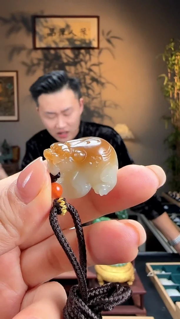 未镶嵌和田玉挂件糖白俏色貔貅k68