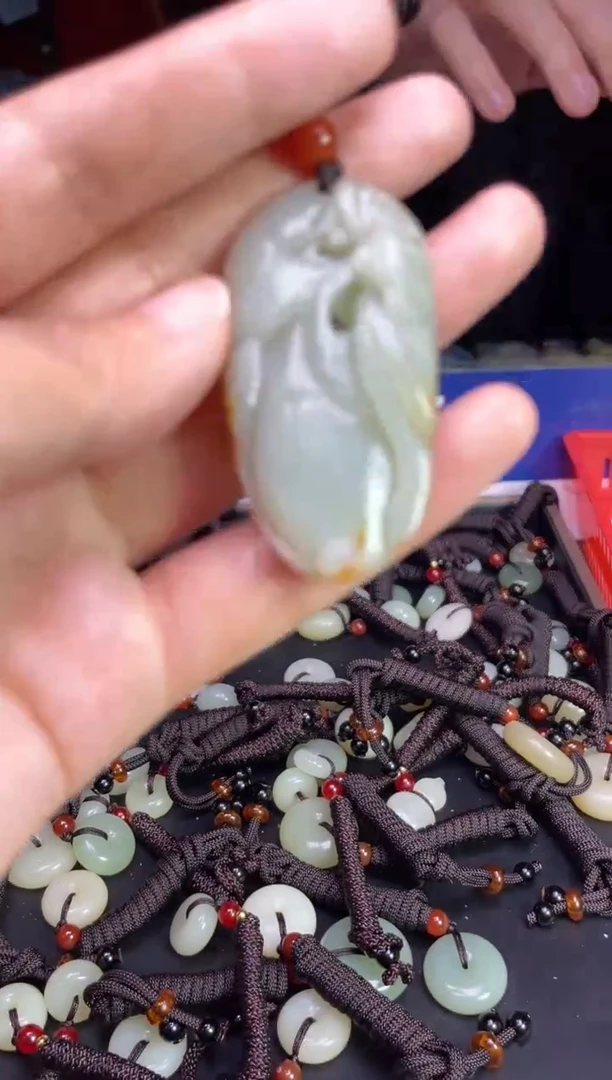 未镶嵌和田玉挂件1