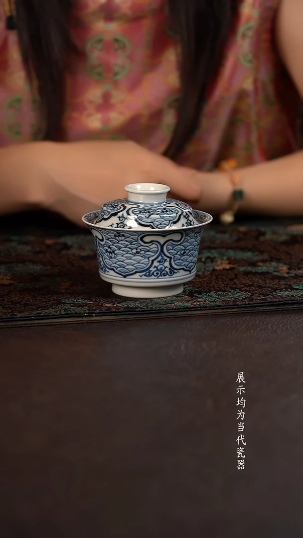 雲山敬古四合如意海生花大马蹄盖碗