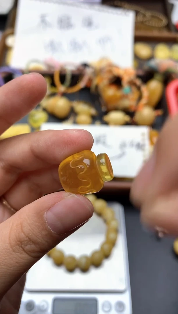 【闪购商品】琥珀珠宝奇石未镶嵌042琥珀蜜蜡花粉有纹小坑介意勿拍