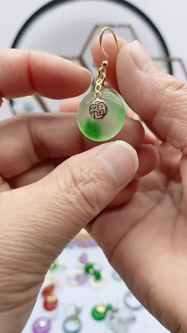 未镶嵌石英质玉（天山翠）耳饰511