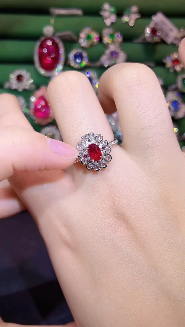 18K金镶嵌戒指红宝石0.69克拉无烧鸽血