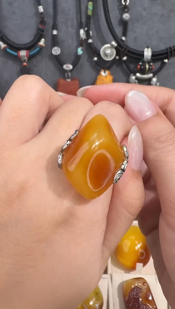 裸石琥珀未镶嵌阿*琥珀