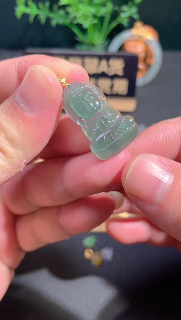 颈饰18K金镶嵌翡翠翡翠