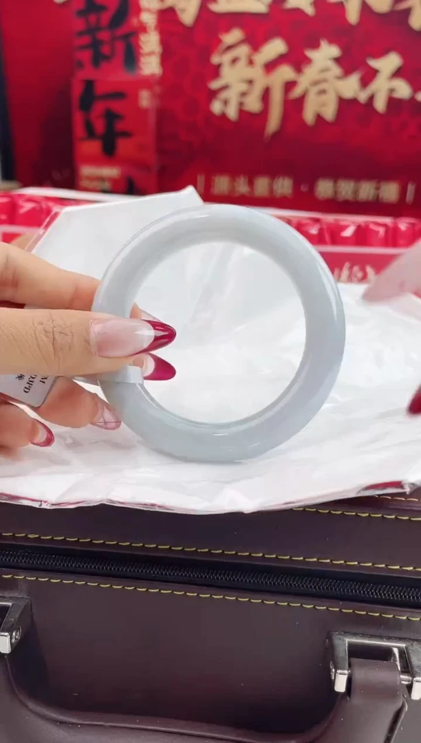 【闪购商品】翡翠手镯未镶嵌8翡翠手镯（微瑕）