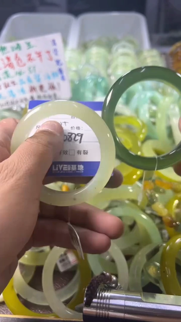 未镶嵌蛇纹石玉手镯1