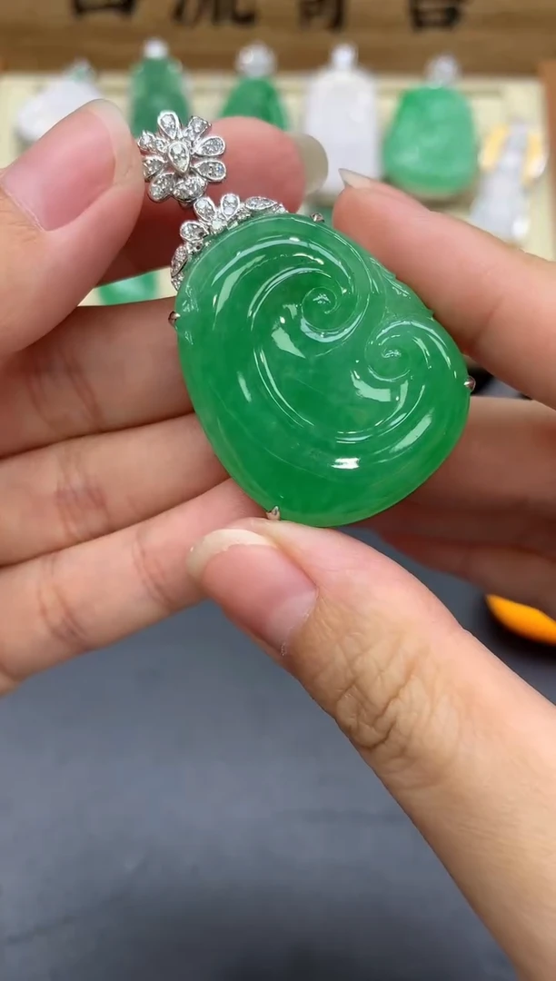 翡翠18K金镶嵌颈饰599-中国好珍宝