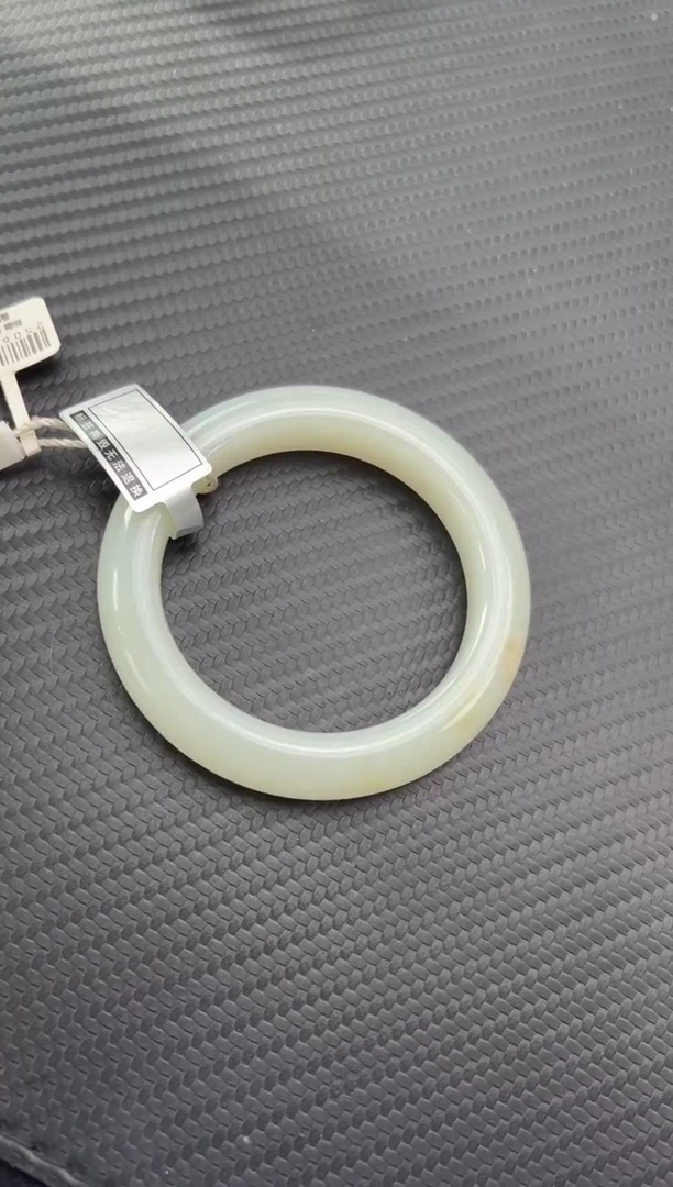 未镶嵌手镯和田玉且末微色差糖白54+手镯