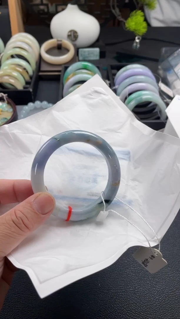 【闪购商品】翡翠手镯未镶嵌有纹裂沙眼