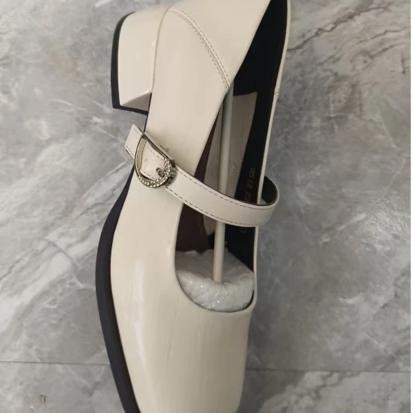 尖头玛丽珍鞋2025新款中跟软底舒适通勤软皮单鞋女9512