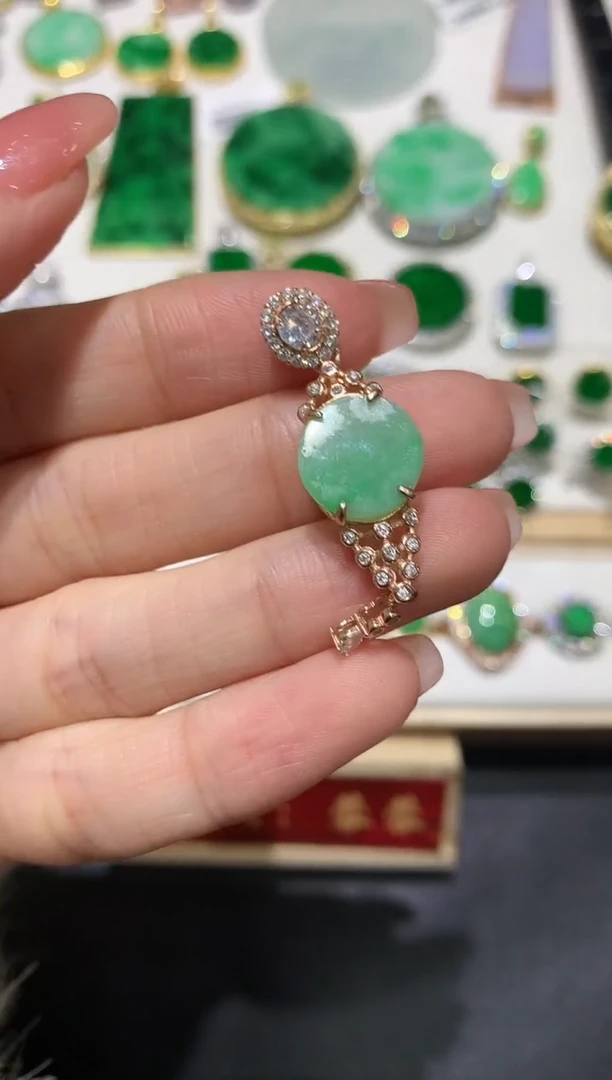 【闪购商品】翡翠吊坠(不含链)银S925镶嵌3多人多样性随机发货1件