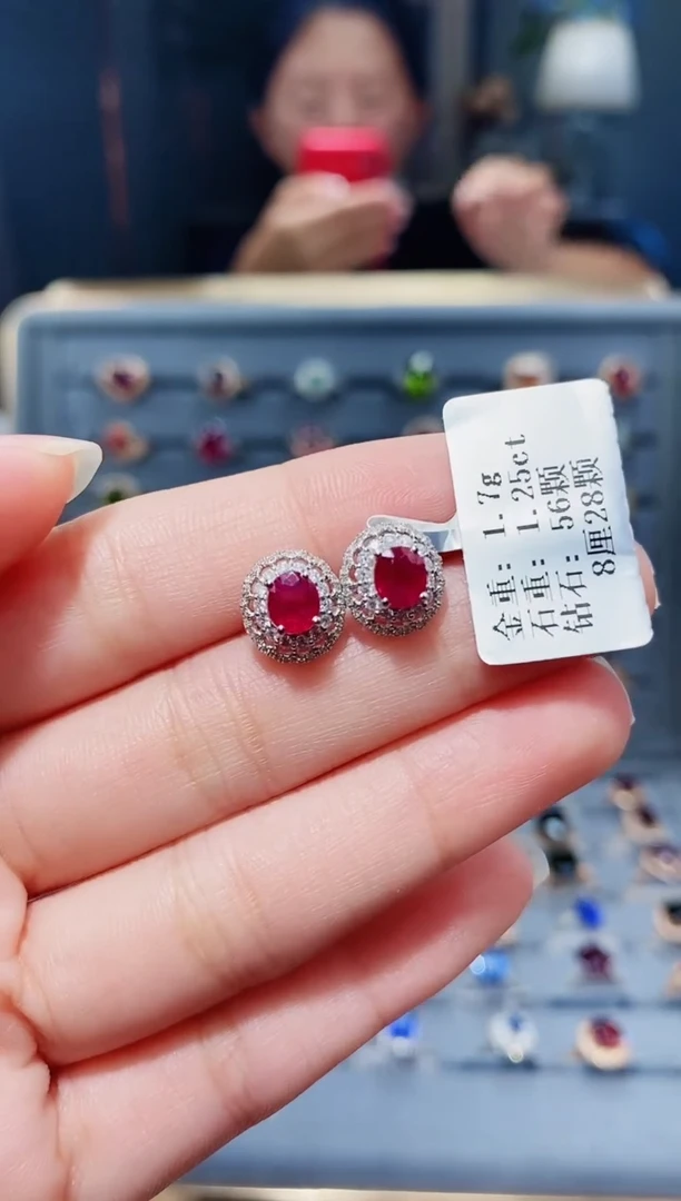 18K金镶嵌耳饰红宝石1.25.