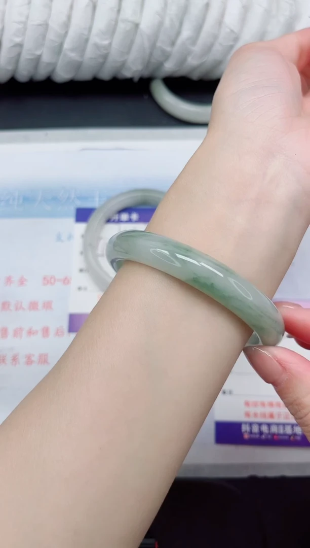 【闪购商品】石英质玉手镯未镶嵌348-62.4