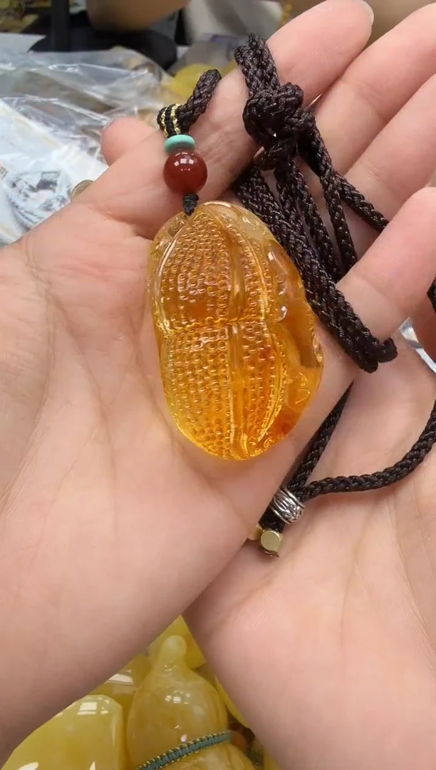 裸石琥珀未镶嵌如图