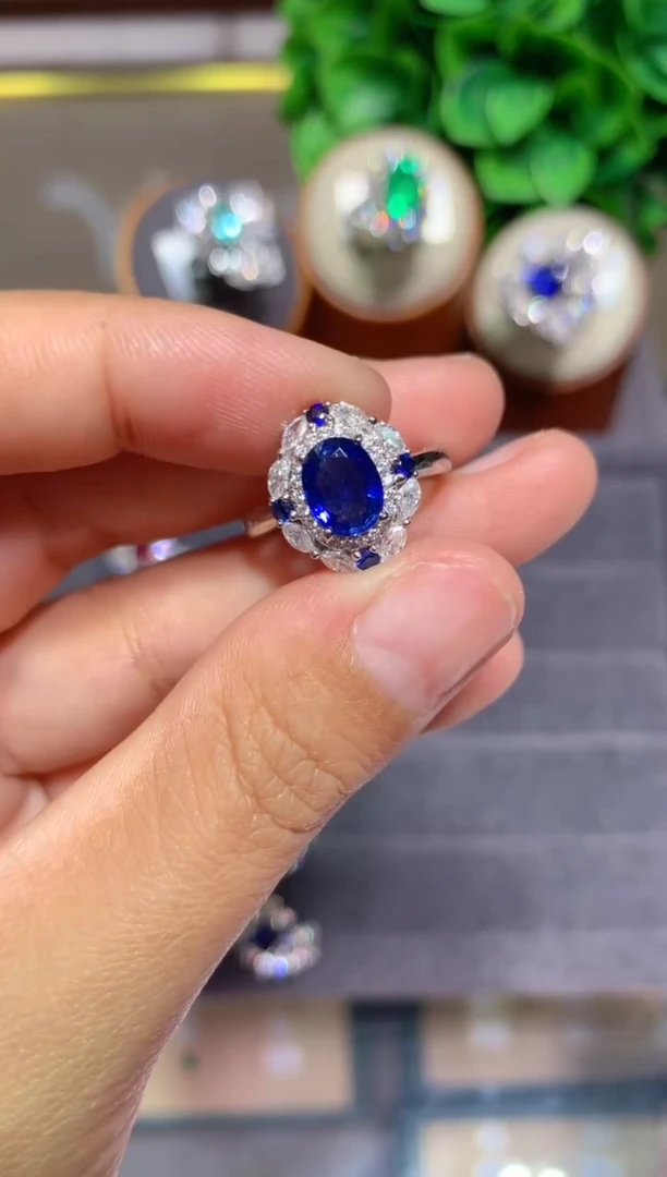 戒指蓝宝石18K金镶嵌1.26CT