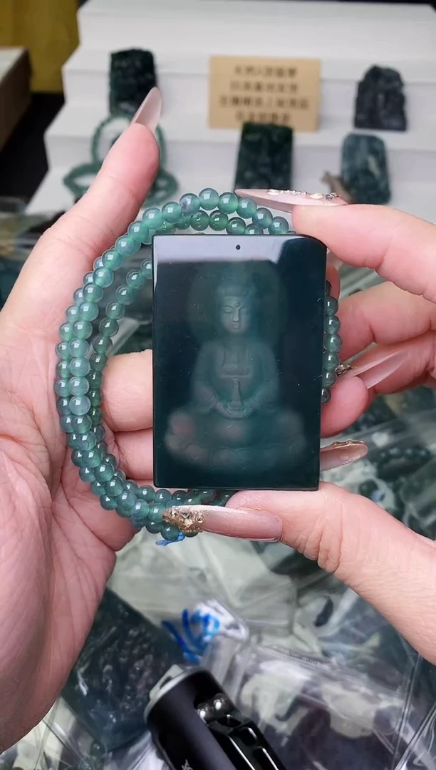 颈饰未镶嵌翡翠