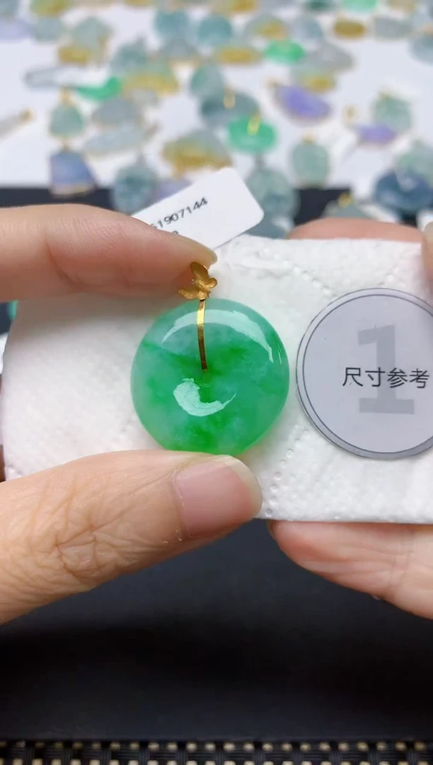 翡翠18K金镶嵌颈饰天然缅甸A货翡翠