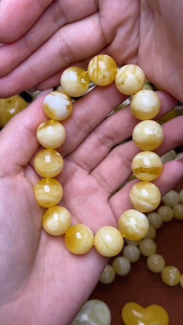 未镶嵌琥珀裸石葵. 106