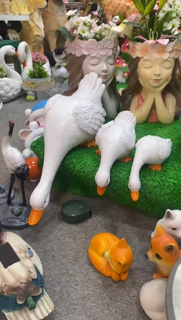 树脂喝水鸭摆件户外花园