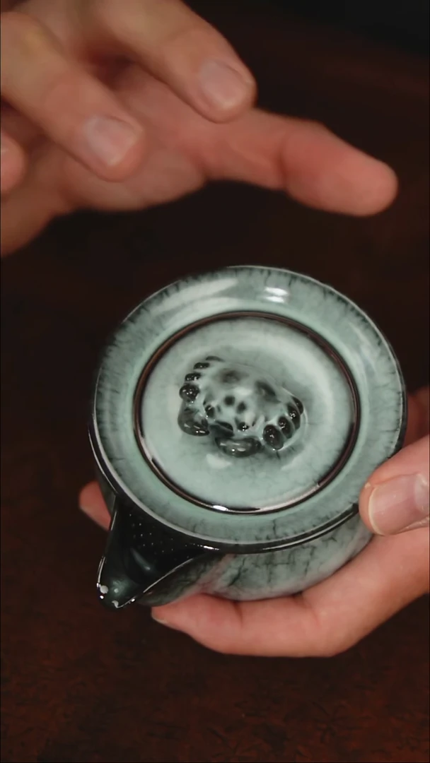 【览古雅韵】螃蟹手抓壶