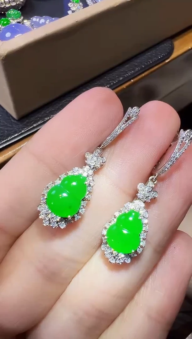 翡翠18K金镶嵌耳饰葫芦