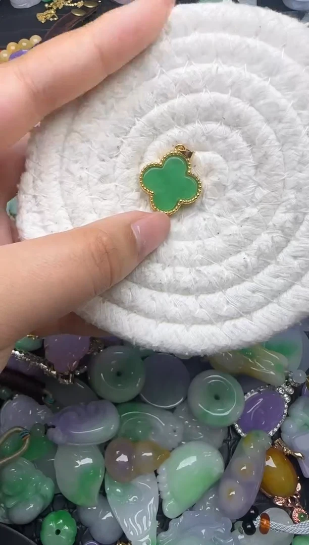 颈饰未镶嵌翡翠缅甸翡翠吊坠