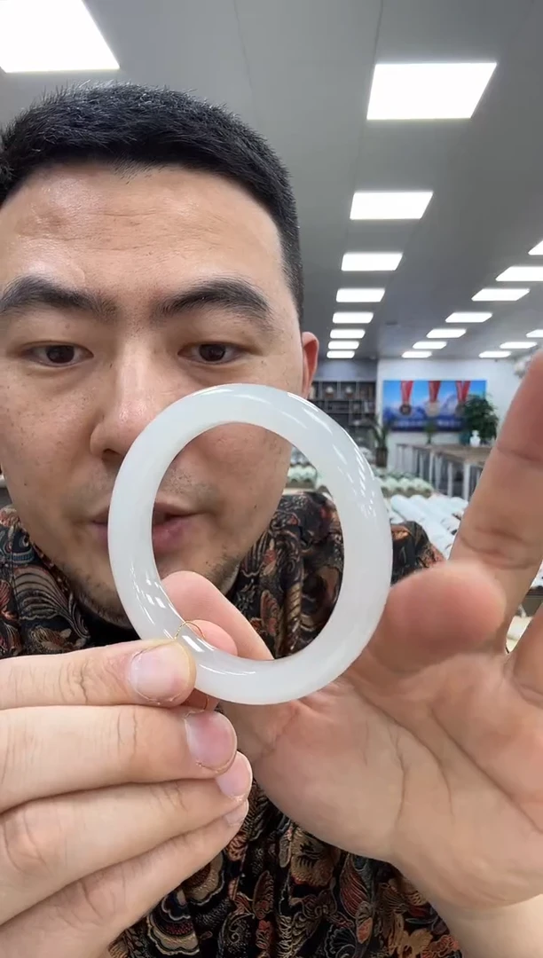 【闪购商品】和田玉手镯未镶嵌55-56  145