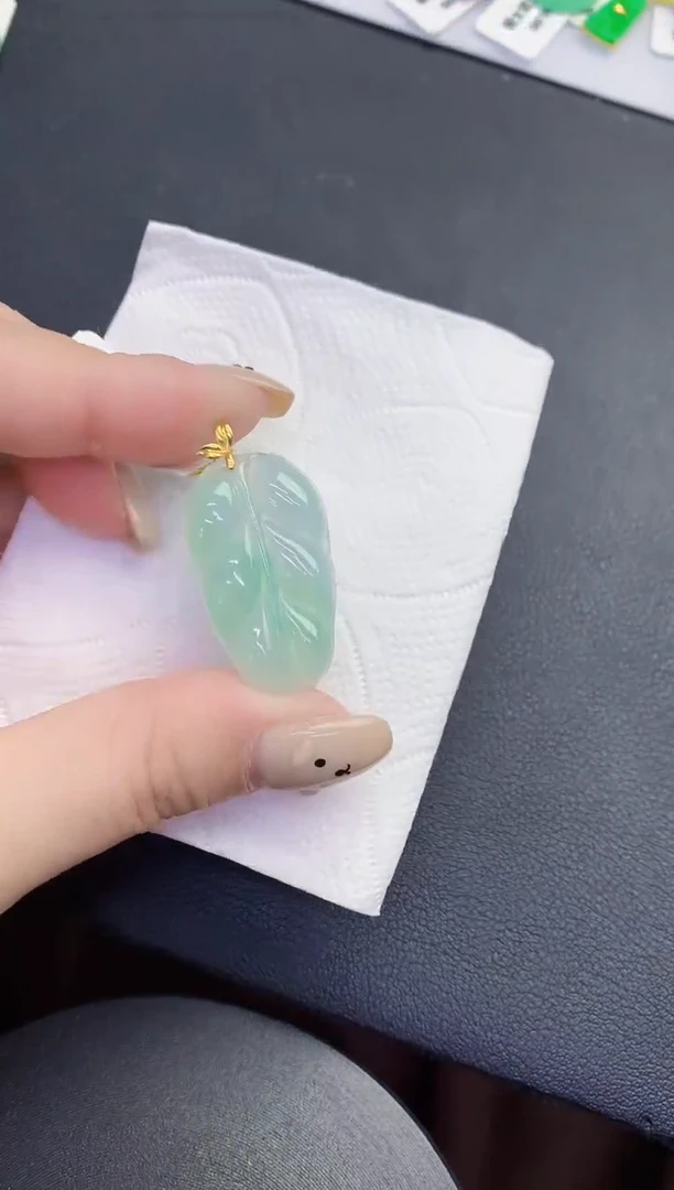 颈饰18K金镶嵌翡翠缅甸天然翡翠A货