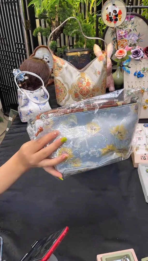 织绣玺**开非遗绒花手工饰品