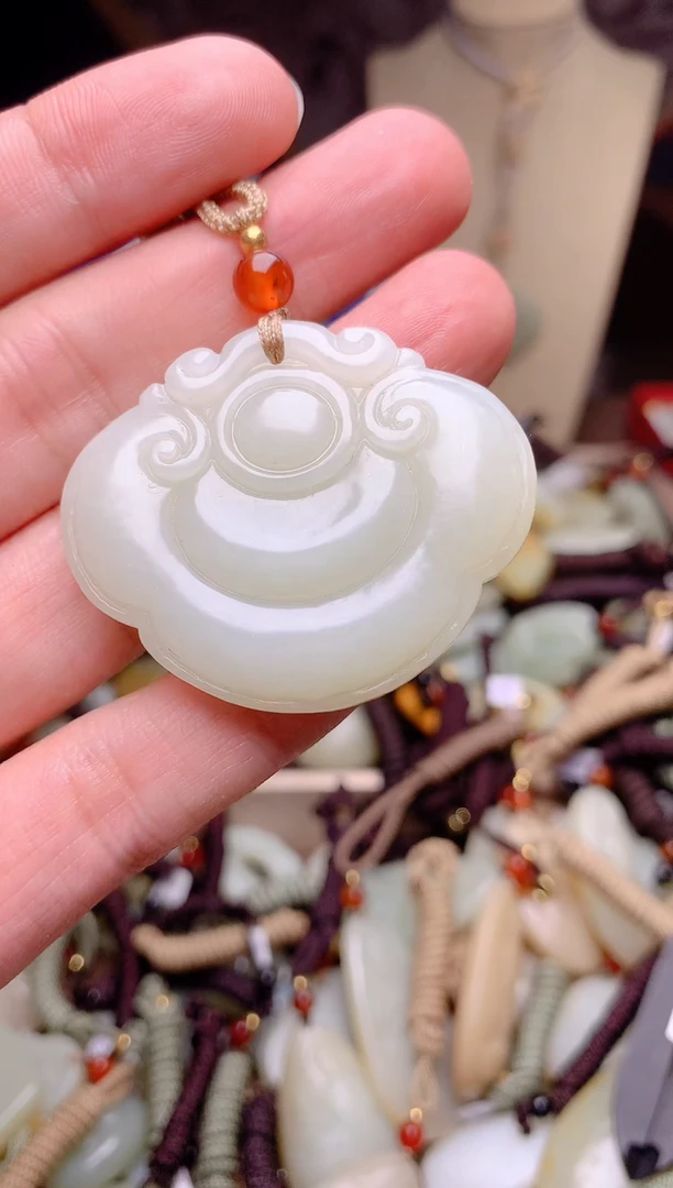 和田玉未镶嵌颈饰1