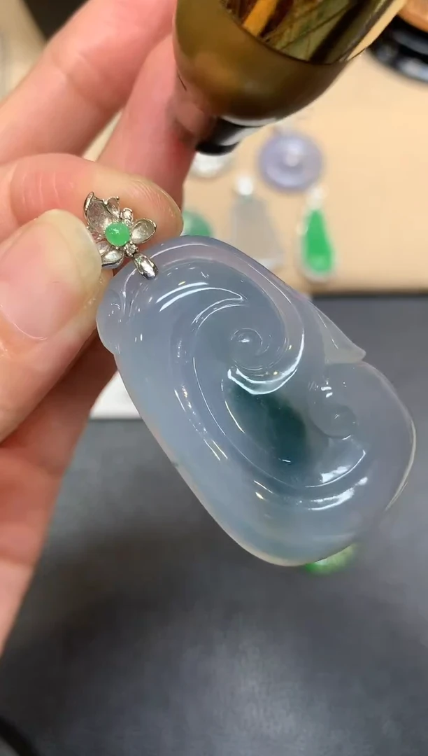 颈饰18K金镶嵌翡翠如意【无服务费