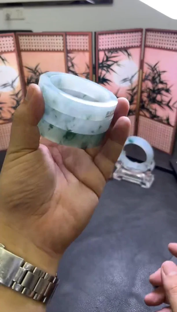 未镶嵌手镯定制翡翠?*定多样性