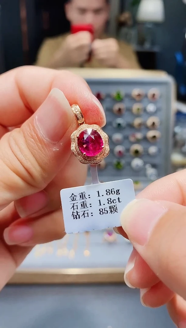 颈饰18K金镶嵌碧玺1.8..