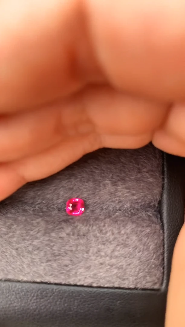 裸石尖晶石玖*鲤枕型 绝地 0.42ct