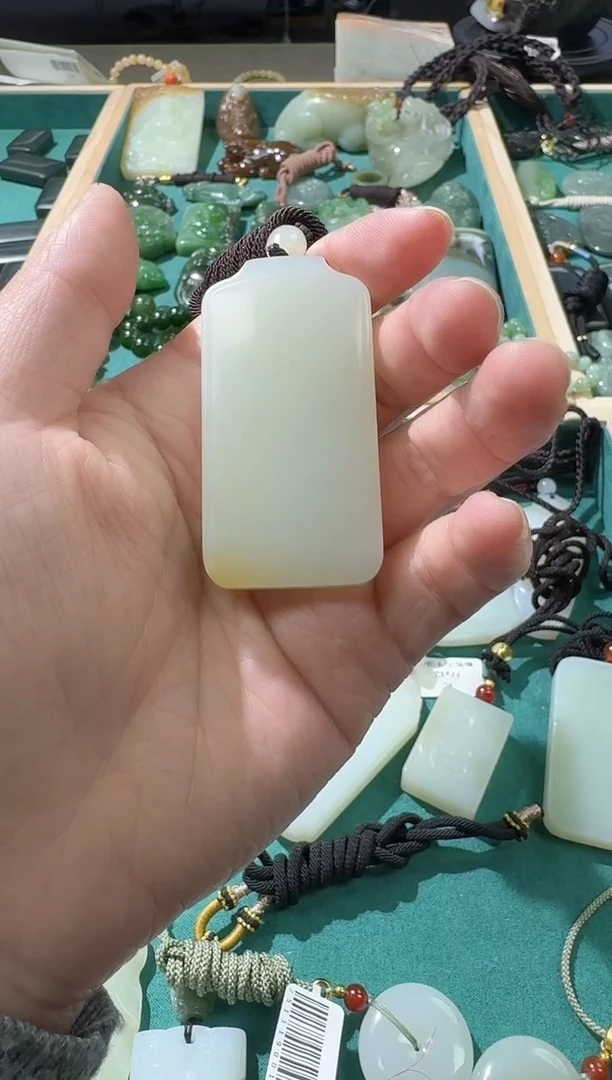 吊坠(不含链)未镶嵌和田玉新疆且末料带糖无事牌