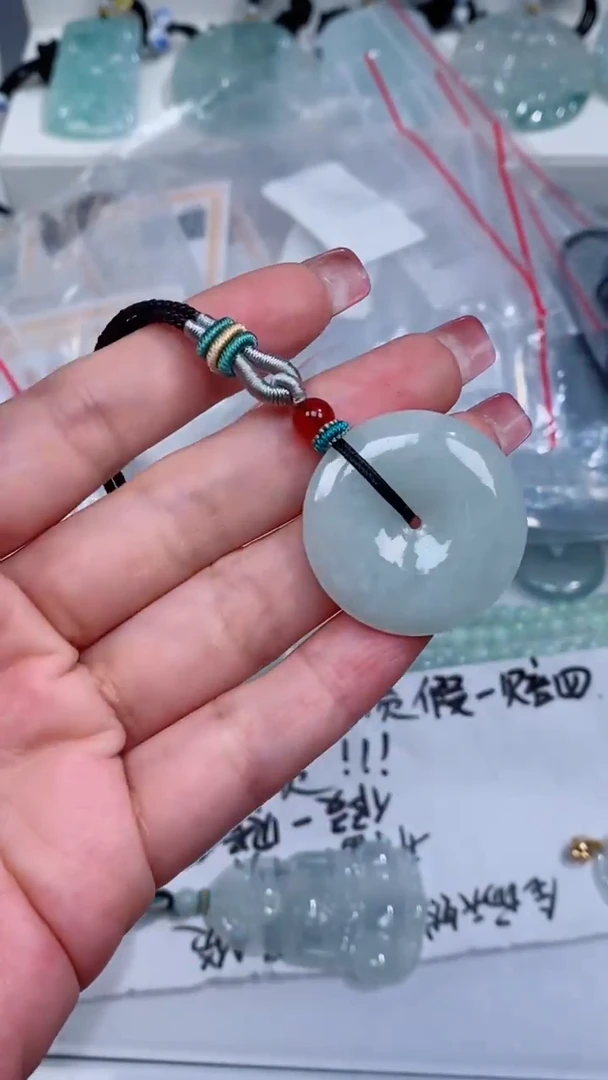 翡翠未镶嵌颈饰吊坠