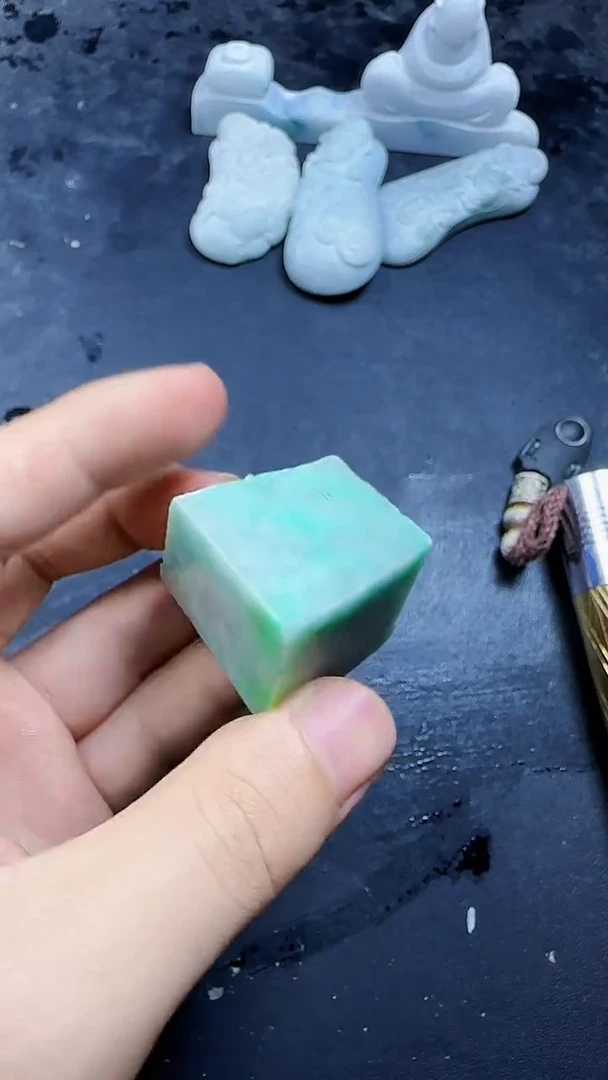 翡翠挂件未镶嵌002翡翠