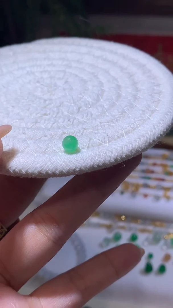 未镶嵌定制翡翠5.6卡珠子1650+165