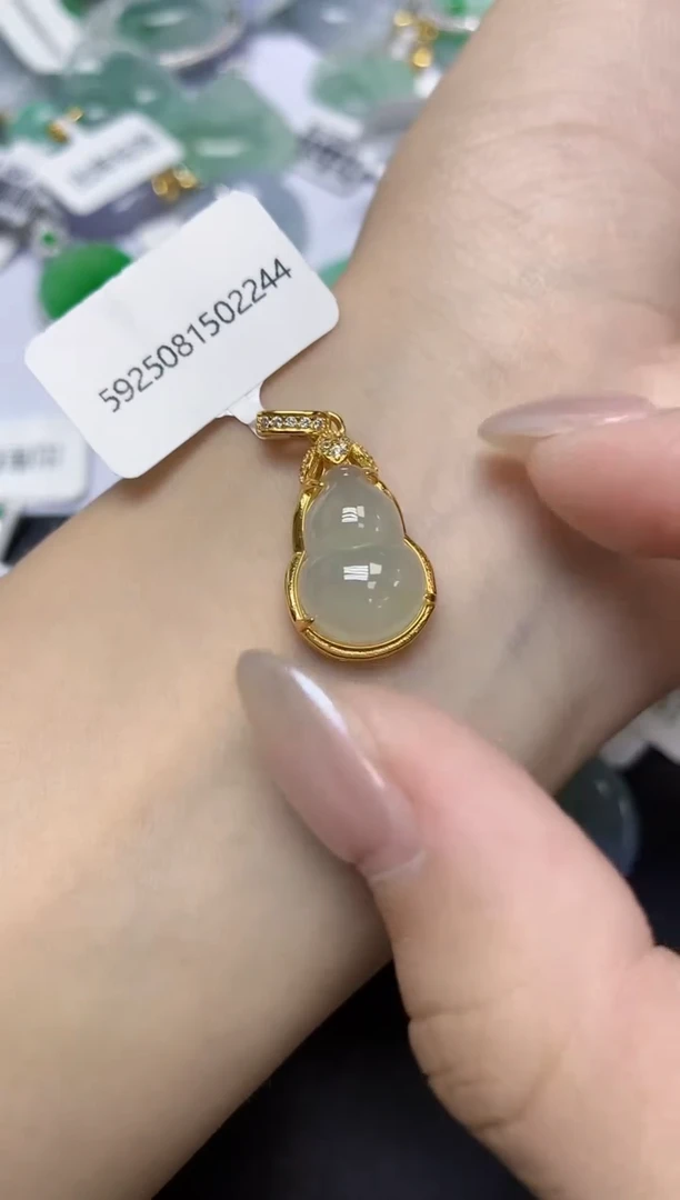 翡翠未镶嵌颈饰天然缅甸翡翠A货多样性发一件