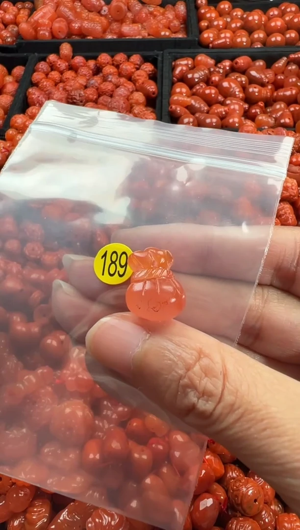 颈饰未镶嵌南红玛瑙1