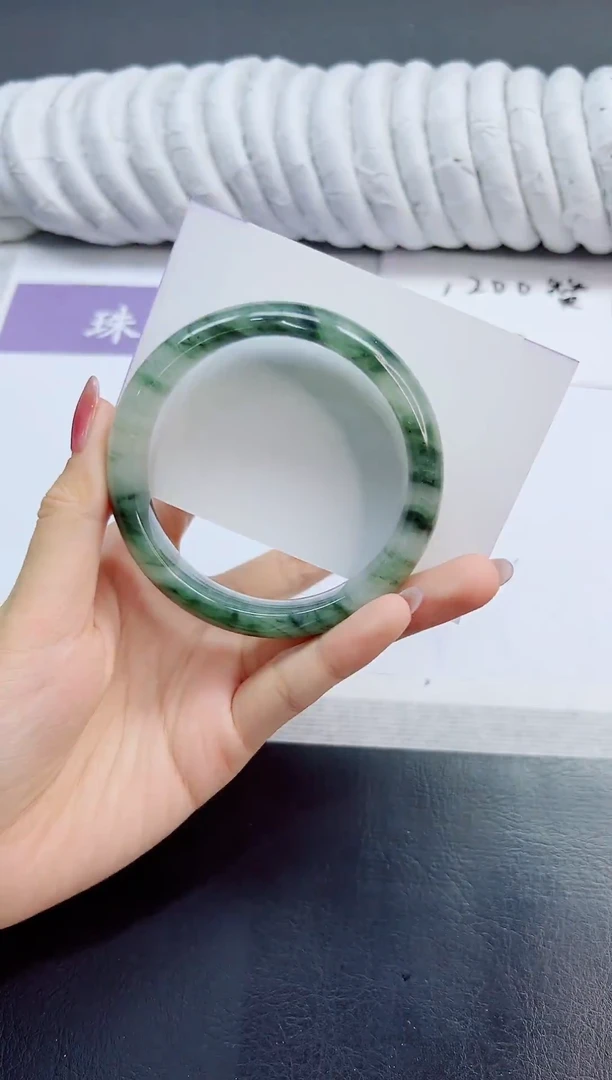 未镶嵌手镯石英质玉152/63.6