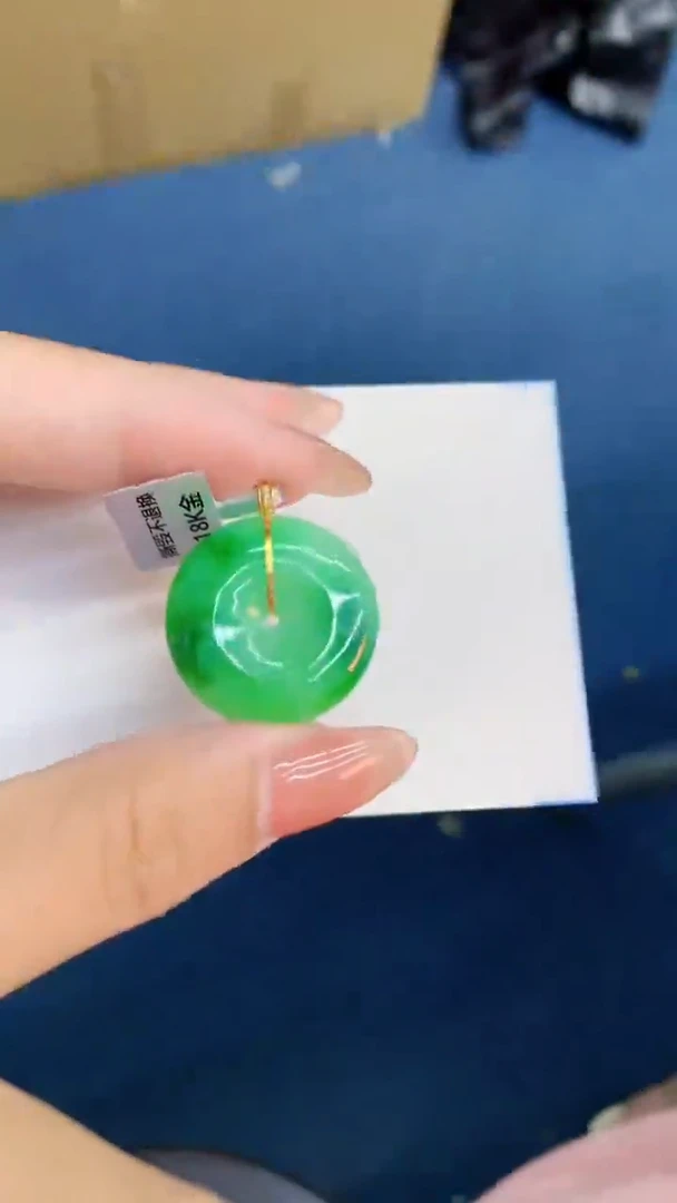 翡翠18K金镶嵌颈饰           1